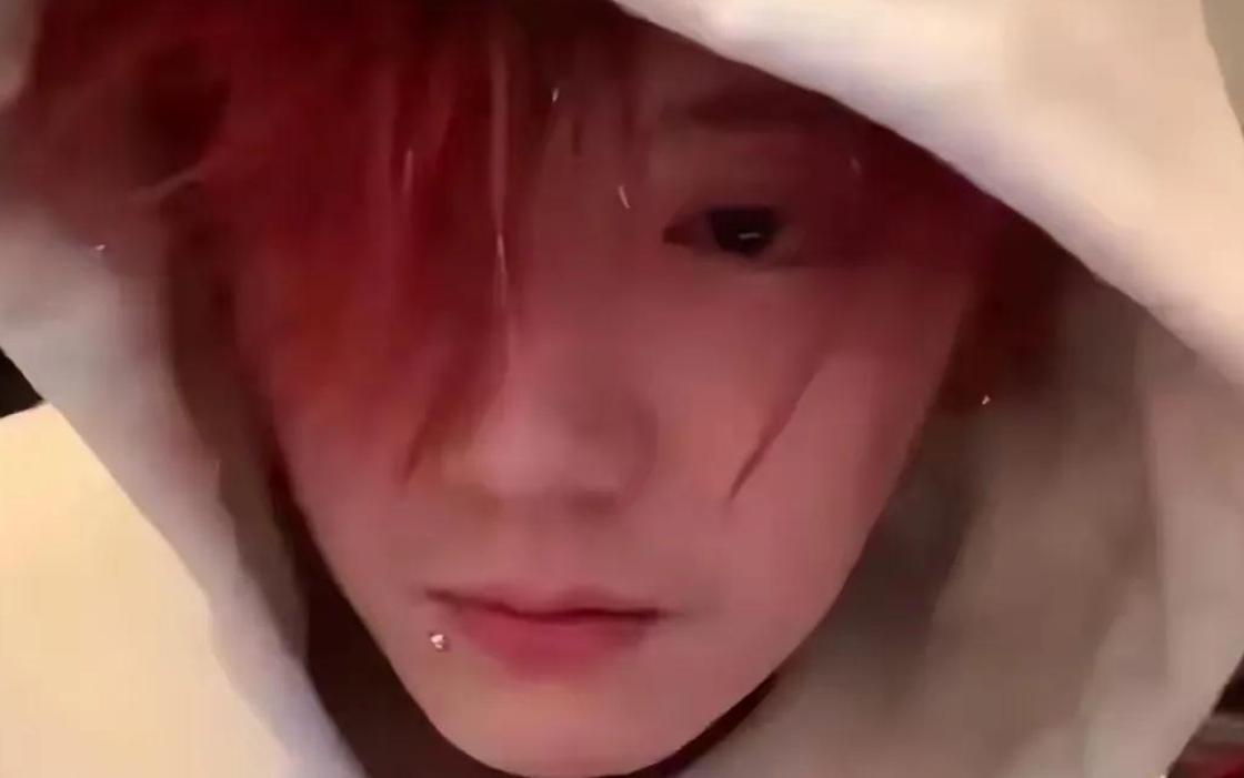 这一次,风光亮相米兰时装周的关晓彤,彻底撕碎了鹿晗最后的体面