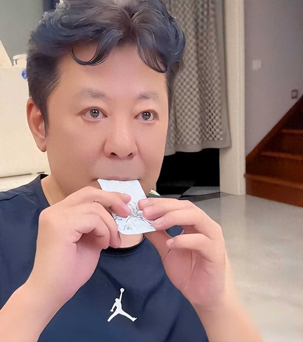 中国赚钱美国花?老戏骨祖孙三代在美过上“人上人”生活,引争议