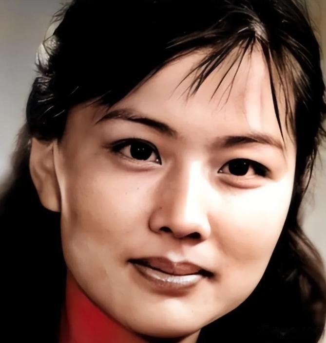 演员赵娜:巅峰时不输刘晓庆,却曾落魄到卖啤酒,晚年儿子成依靠