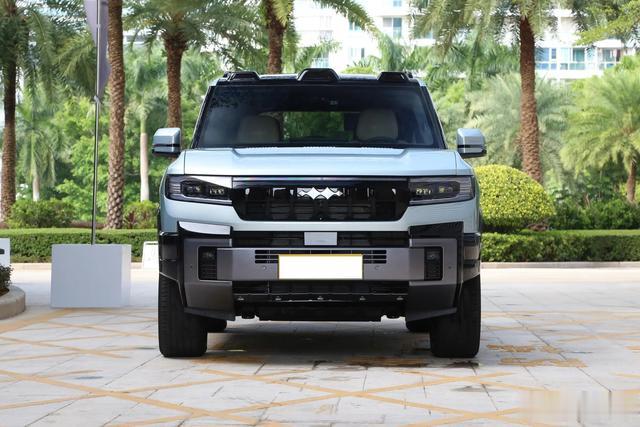 长近5米2，4.8秒破百，华为智驾+非承载车身+两把锁，放弃普拉多