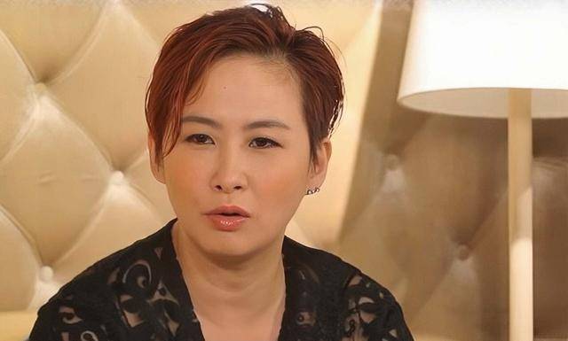 香港知名歌手公开发声明追债引关注！