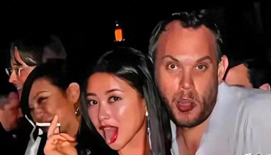 谁没有疯狂过呢，朱珠旧照海外疯传，国内形象反差惊人，惊呆了！