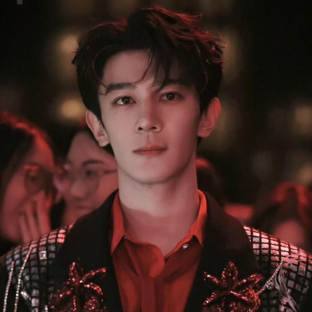 出道十年两次选秀，如今官宣进于正公司的他，能成为下一个许凯吗