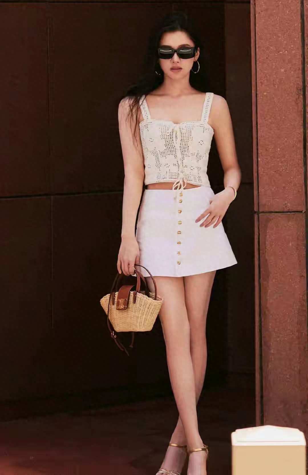 是小仙女张婧仪!蕾丝加皮衣、墨镜一戴谁都不爱