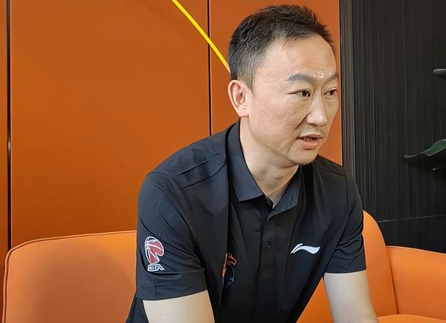 知名教练被曝出轨,全靠女儿在浴室发现陌生遮瑕膏,越挖越毁三观