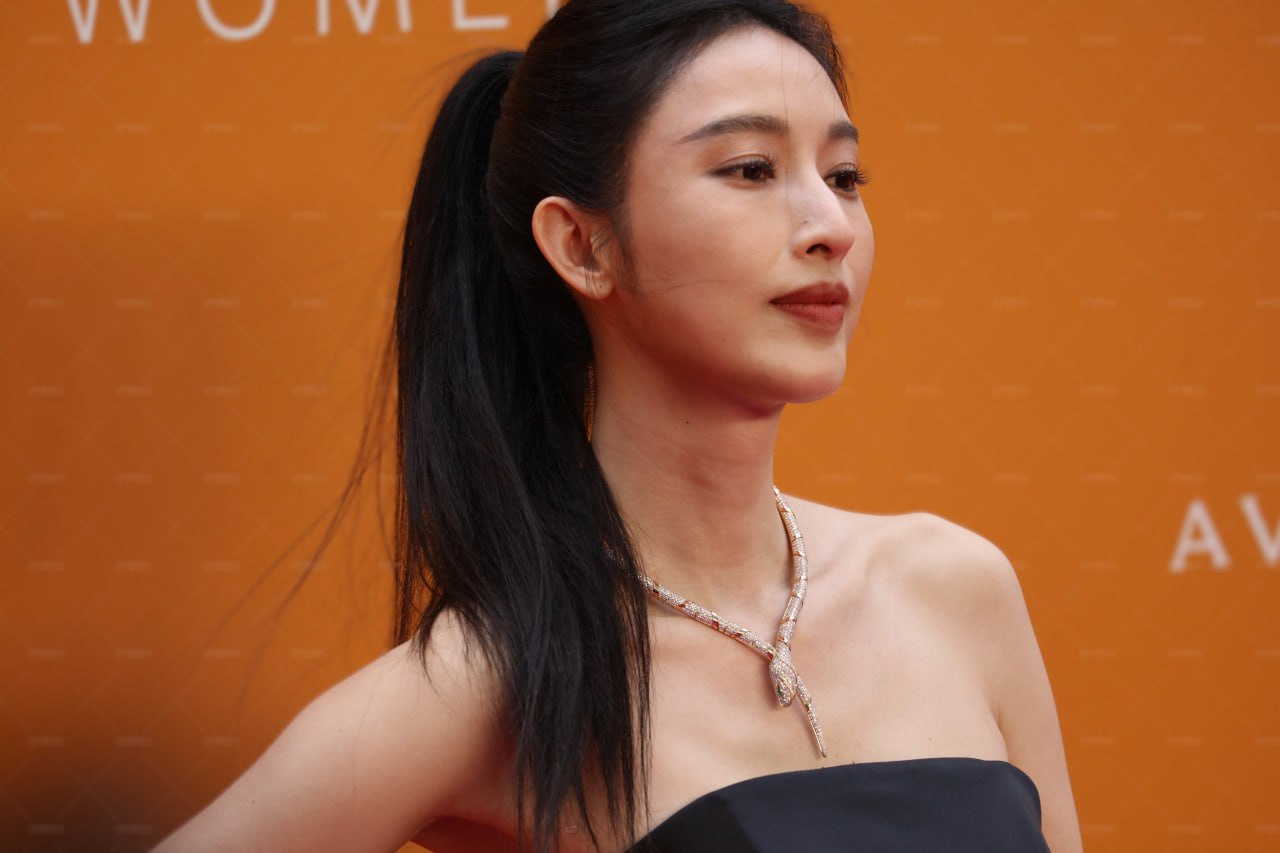 张俪|黑色抹胸裙凉高跟