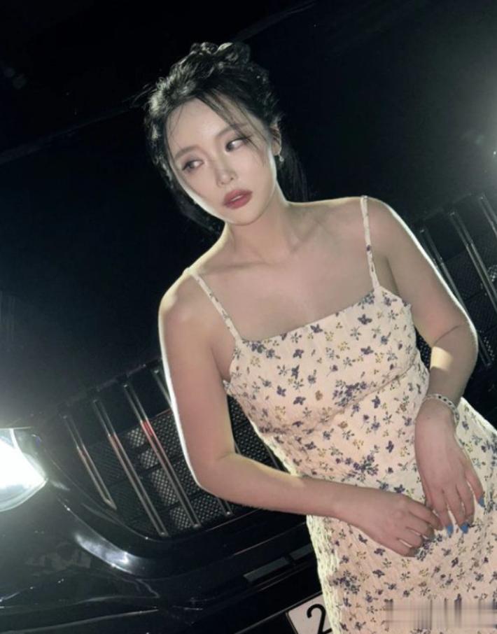 韩星洪真英复出疑似怀孕，因“大肚”照片冲上热搜，本人亲自回应