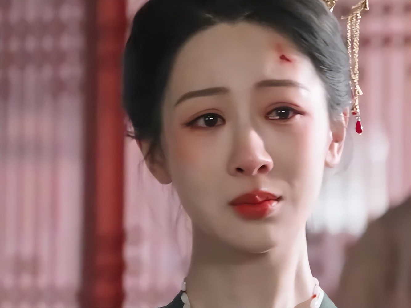 杨紫父母近照曝光,消防员爸爸全身没有一件名牌,却依旧帅气硬朗