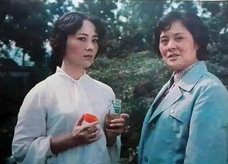 1984年，何晴在这部电影中饰演越剧演员，越剧名家陈书君作配