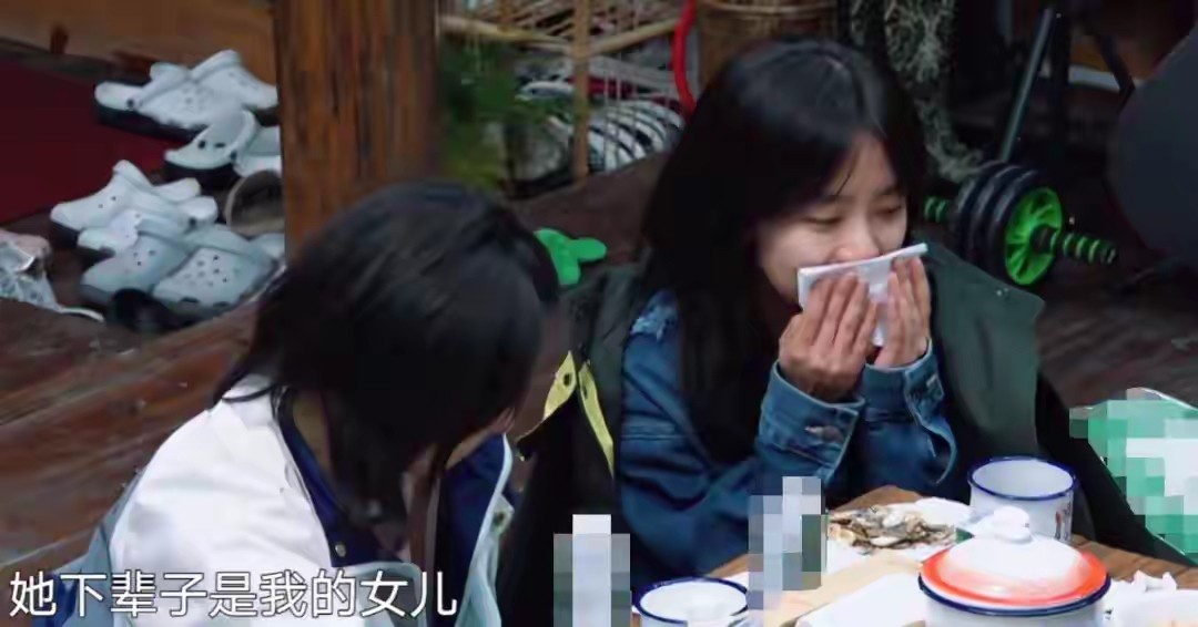 母亲离世多年后，35岁的国民闺女谭松韵，早已走上的另一条道路