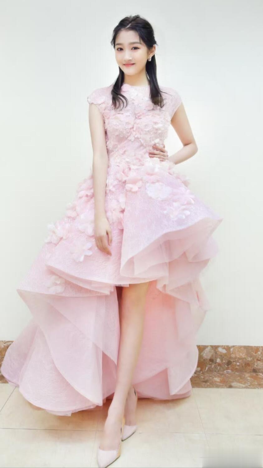 关晓彤,逆天大长腿!