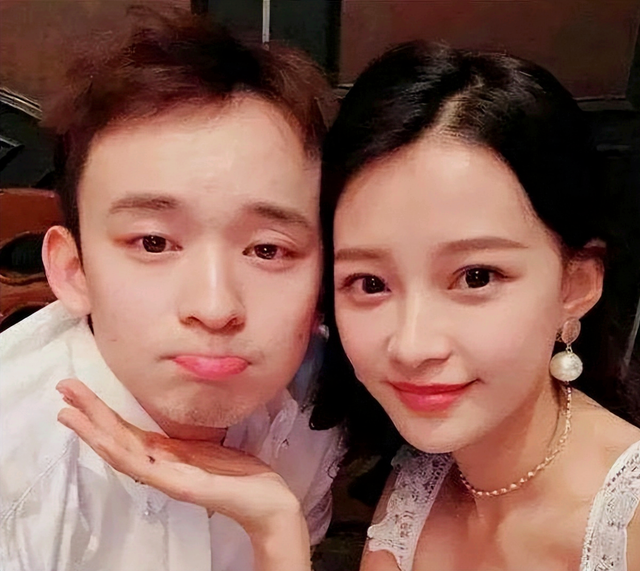 手欠的查了一下董子健，怪不得他和孙怡离婚了，这回我懂了