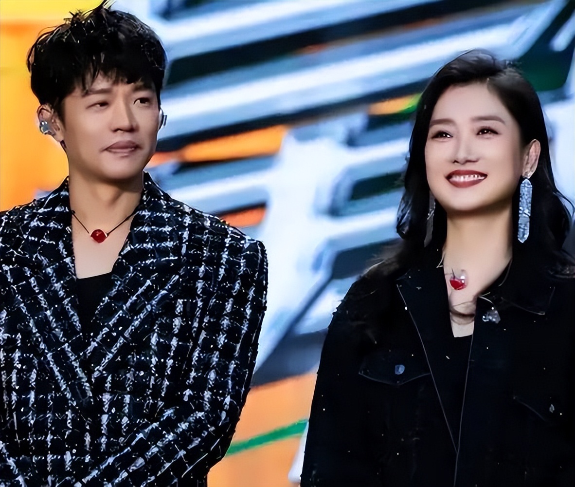 大难临头各自飞!沉寂五个月后玲花官宣好消息,曾毅彻底被抛弃?