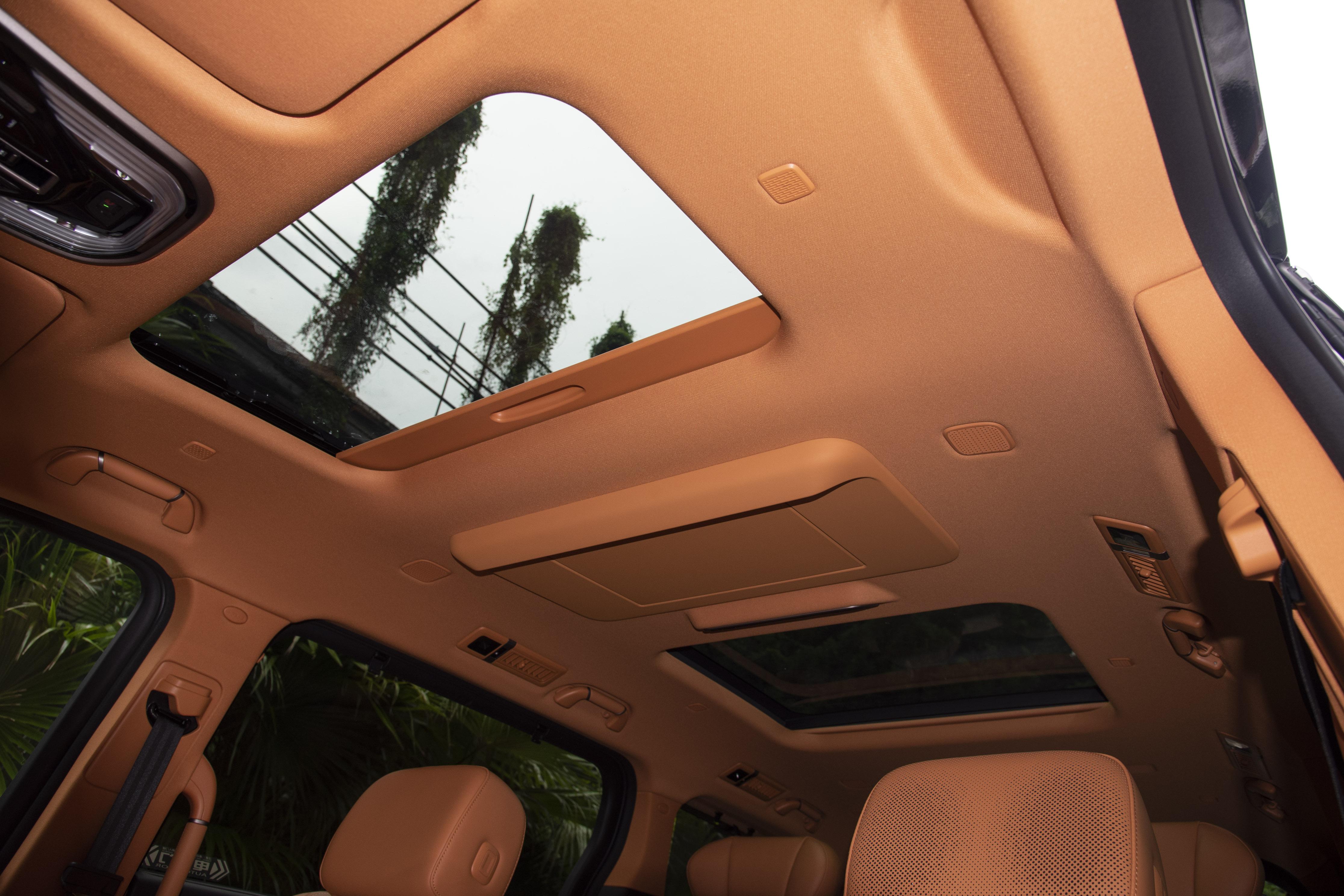 家庭出行看这款，大7座布局+5050mm车长，标配激光雷达，可油可电