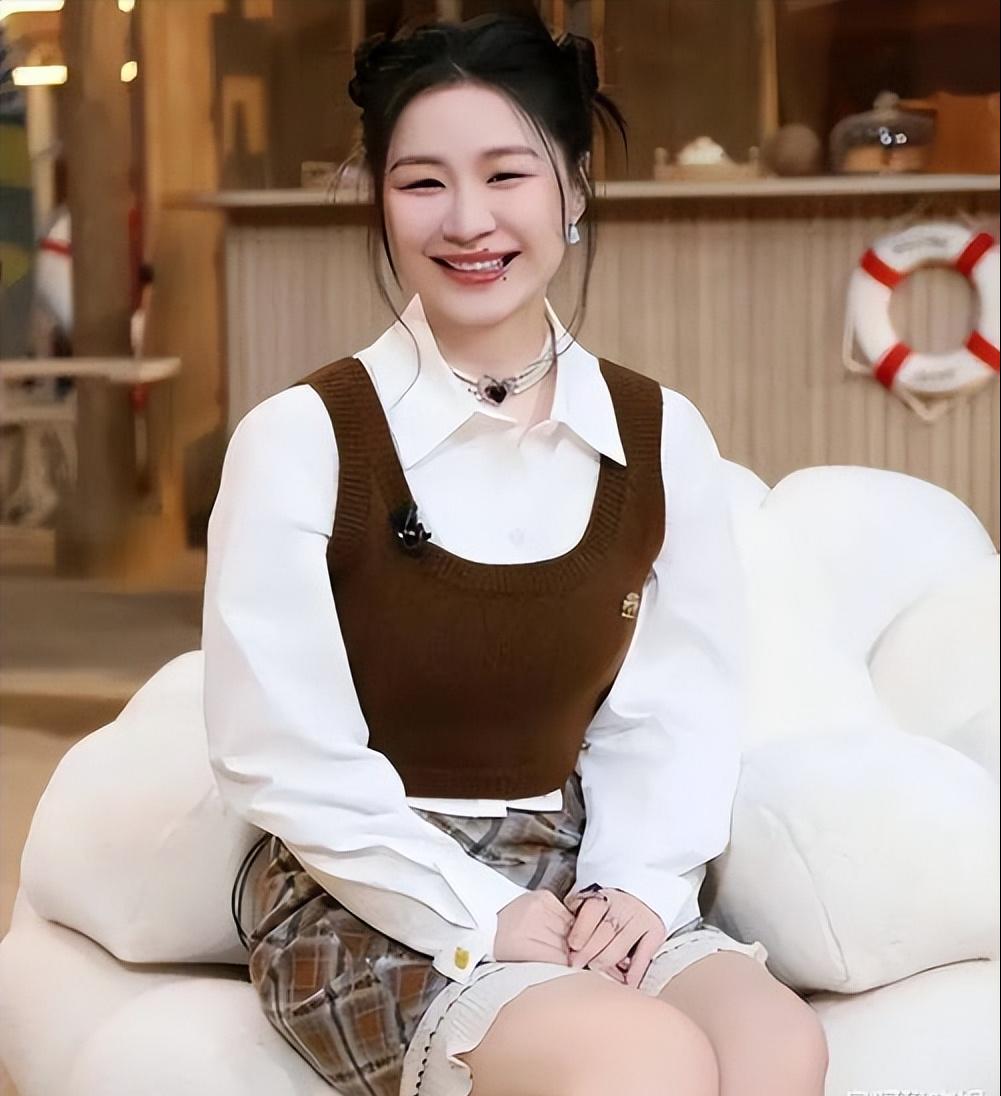 万万没想，金靖突然大火，不是因为演技和作品，而是身材太火辣！