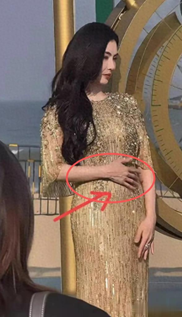 张柏芝现身河北无修图膀大腰圆，手背青筋暴露，果然路人手机真实