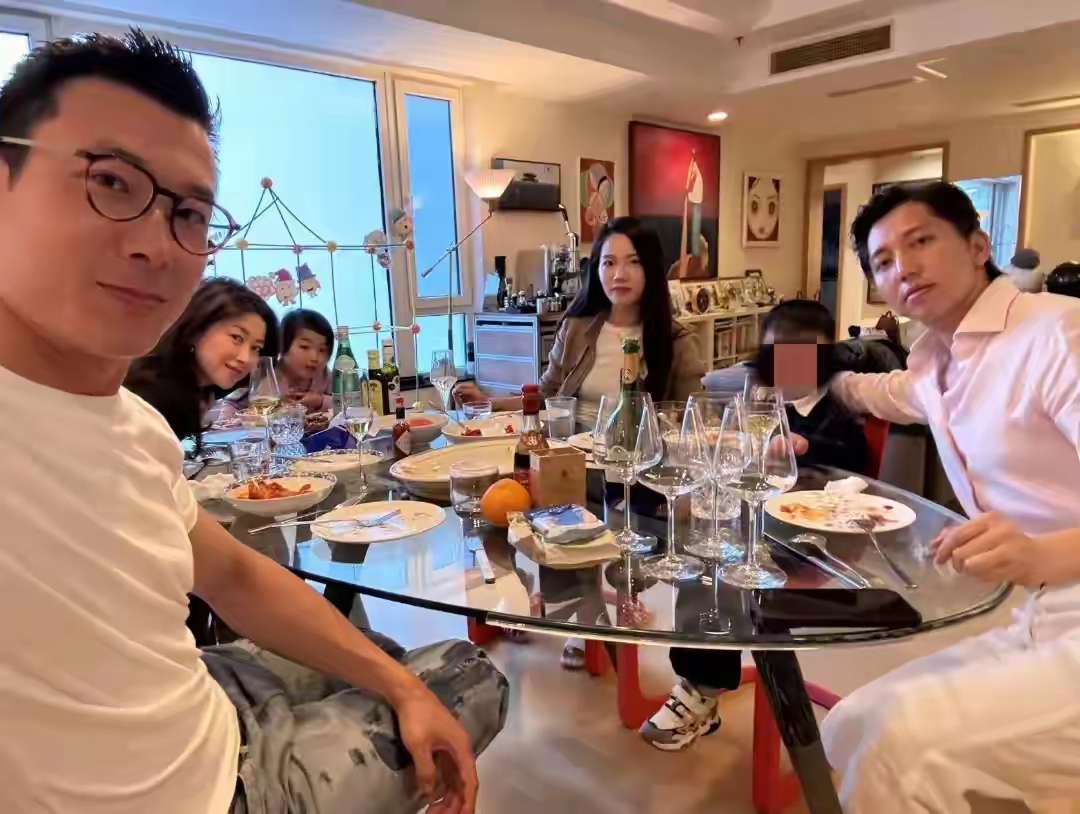 朱珠一家搬离老破小,在家请客老公做菜她摆盘,日子过得很仪式感