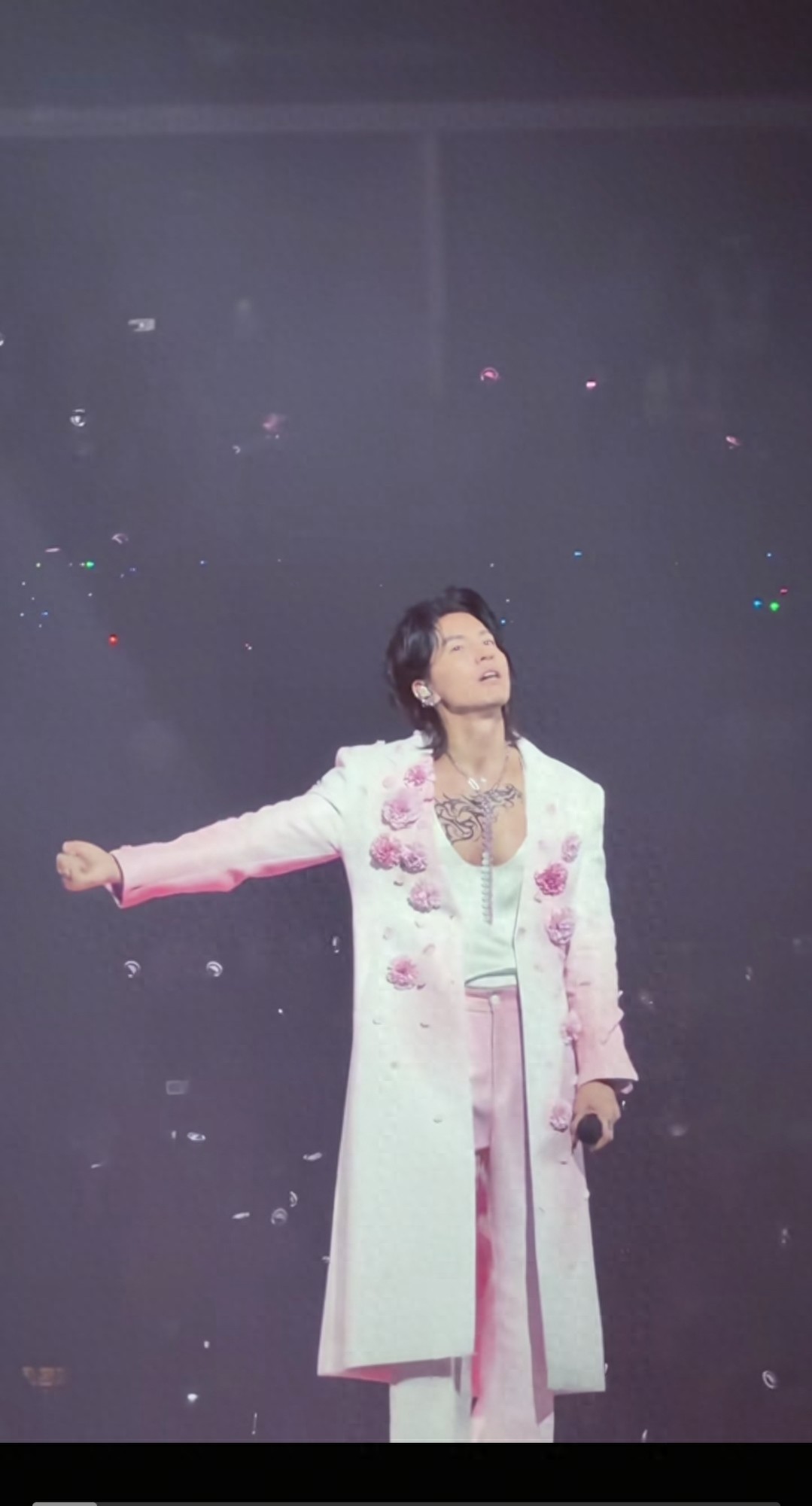 佟丽娅打卡言承旭演唱会！青春BGM一响，多少人的DNA跟着动了？