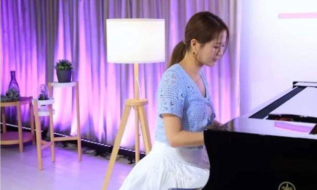 TVB主持洗掉拜金女形象,自己开琴行做老板!