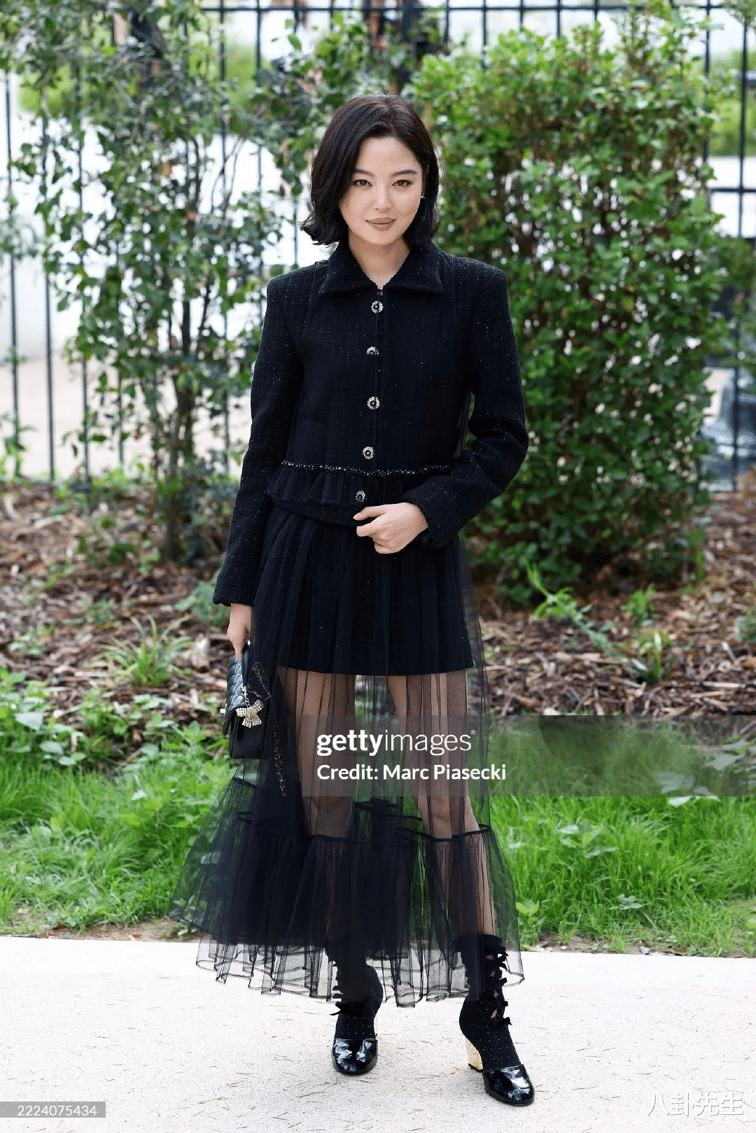 巴黎高定时装周:杨颖换三套造型,辛芷蕾苹果肌瞩目,向佐好抢镜