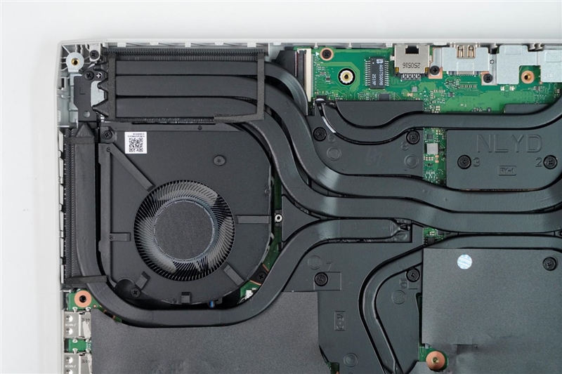 七彩虹MEOW橘寶R16 Pro筆記本評測：性能均衡無短板 210W狂暴釋放