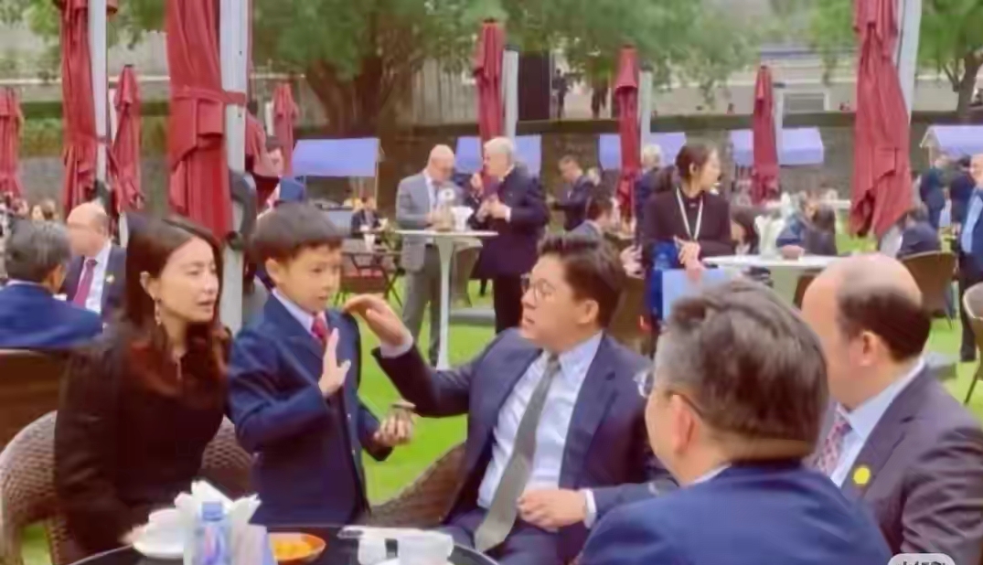 郭晶晶一家南沙团聚：12岁霍中曦身高1米6，三代同堂显家风