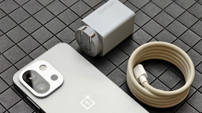 一加100W小方瓶充电器开箱：轻巧便携、磁力集结