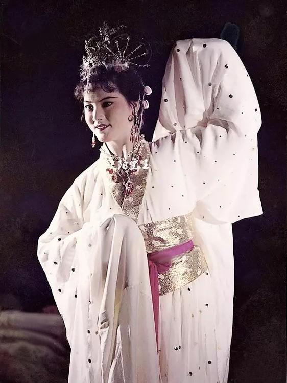 难怪王扶林导演非把她“化丑”,当年的她,漂亮到欧阳奋强不敢看