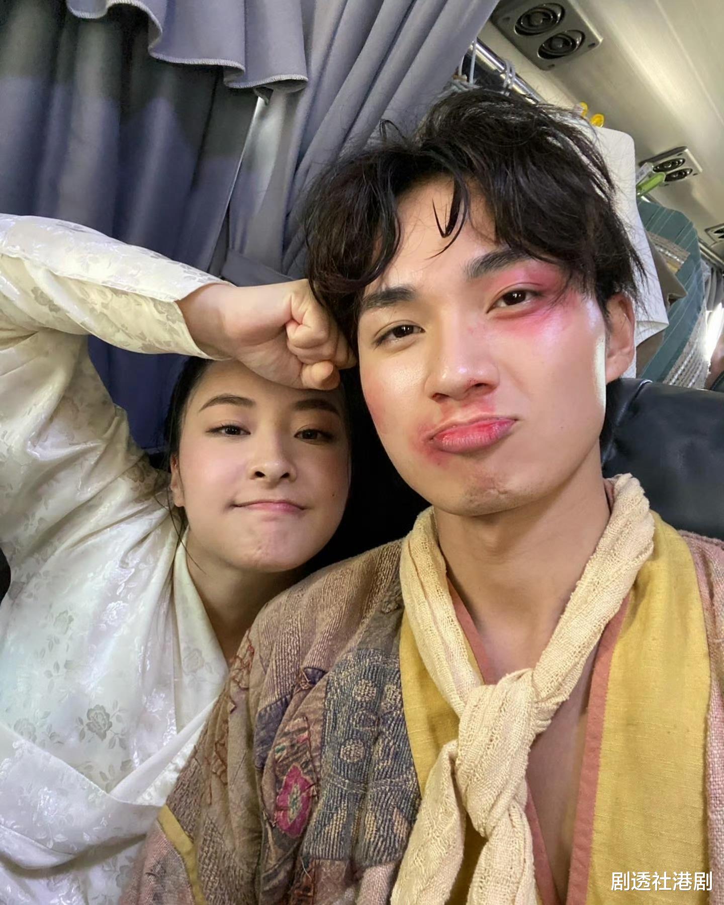 TVB力捧小花晒泳装照！被指减肥成功，与型男亲密依偎引关注