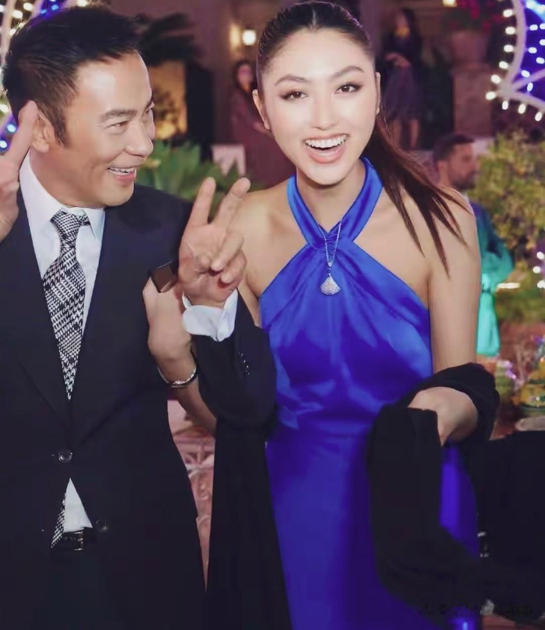 70岁任达华全家亮相!21岁女儿逆天大长腿惊艳全场,气质太像妈