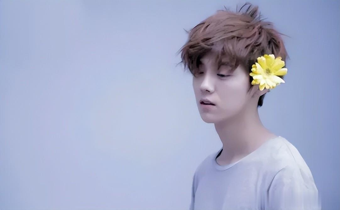 关晓彤侧面官宣分手？去年听分手歌单曲循环100多遍