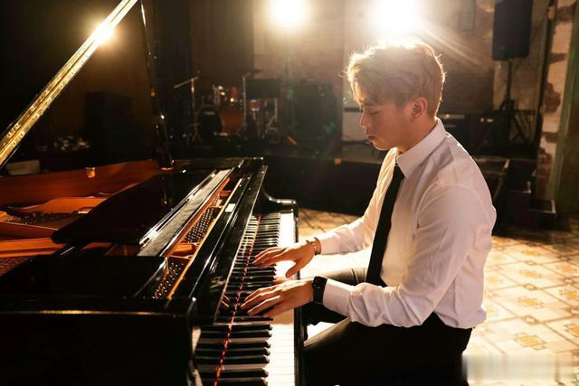 TVB综艺节目《残酷一叮》6岁台主长大出道 告诉刘德华可以唱情歌了