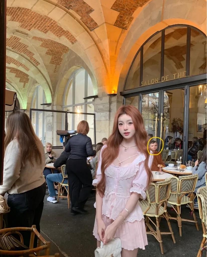 王思聪17任懒懒 P图1米5变1米7 瘦脸开最大 路人脸变形 冬天露腿抹胸