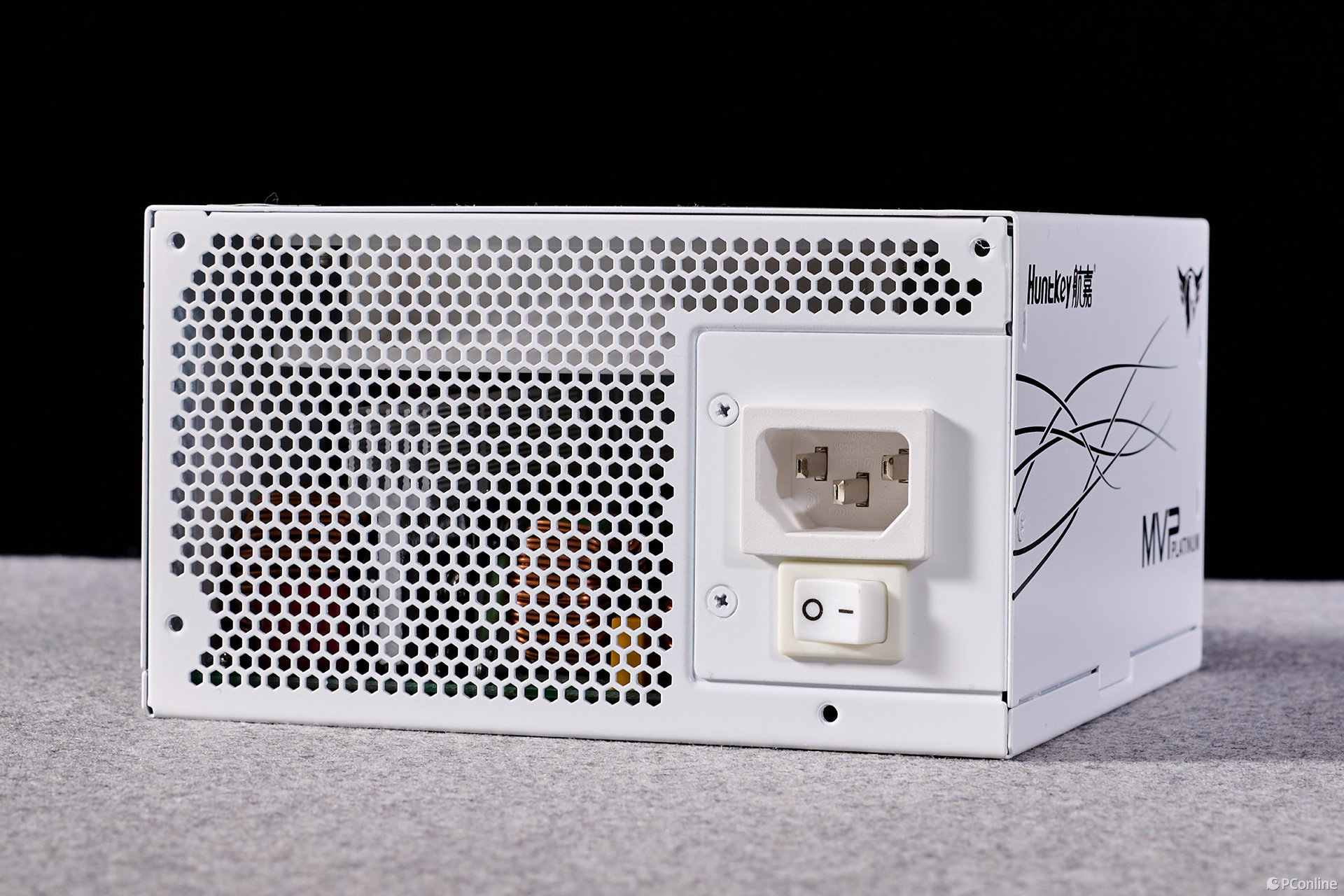 航嘉MVP P1200電源：硬核性能，電競之魂