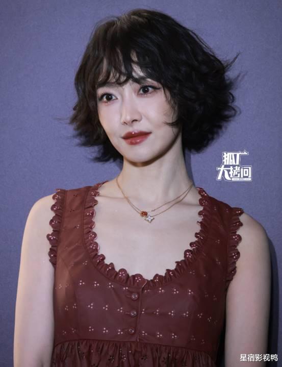 这一夜，金晨面相变了，杨幂风韵犹存，却被“全裹”的热依扎惊艳