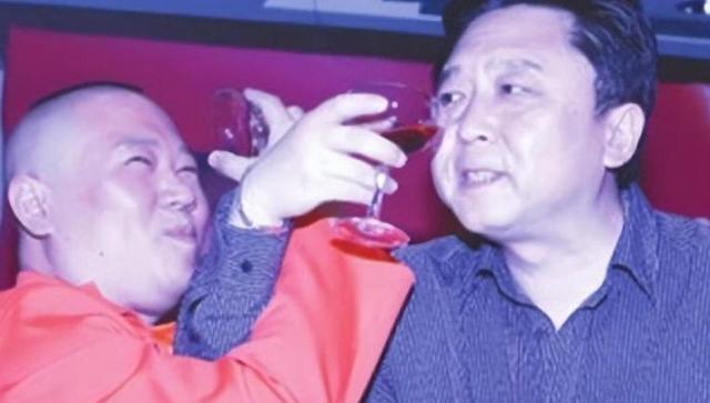 知名相声演员于谦在其参加的《一茶两座》中,他的亮相却让所有人都惊呆了