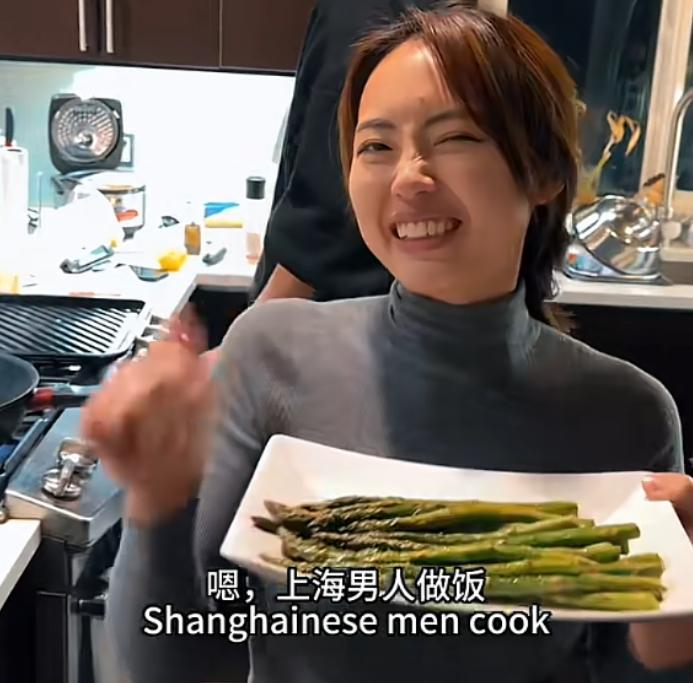 300多万粉丝中美情侣博主宣布分手！结束10年爱情长跑，女生：不后悔付出青春光阴