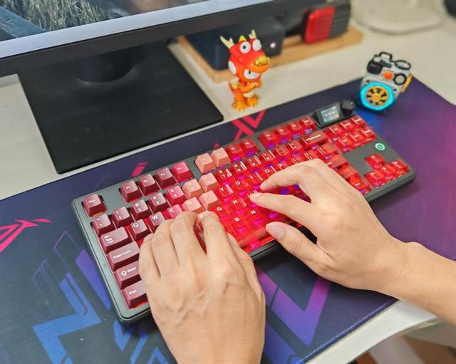 小屏加持,玩法升级,黑爵MK87三模带屏机械键盘实用与炫酷兼得