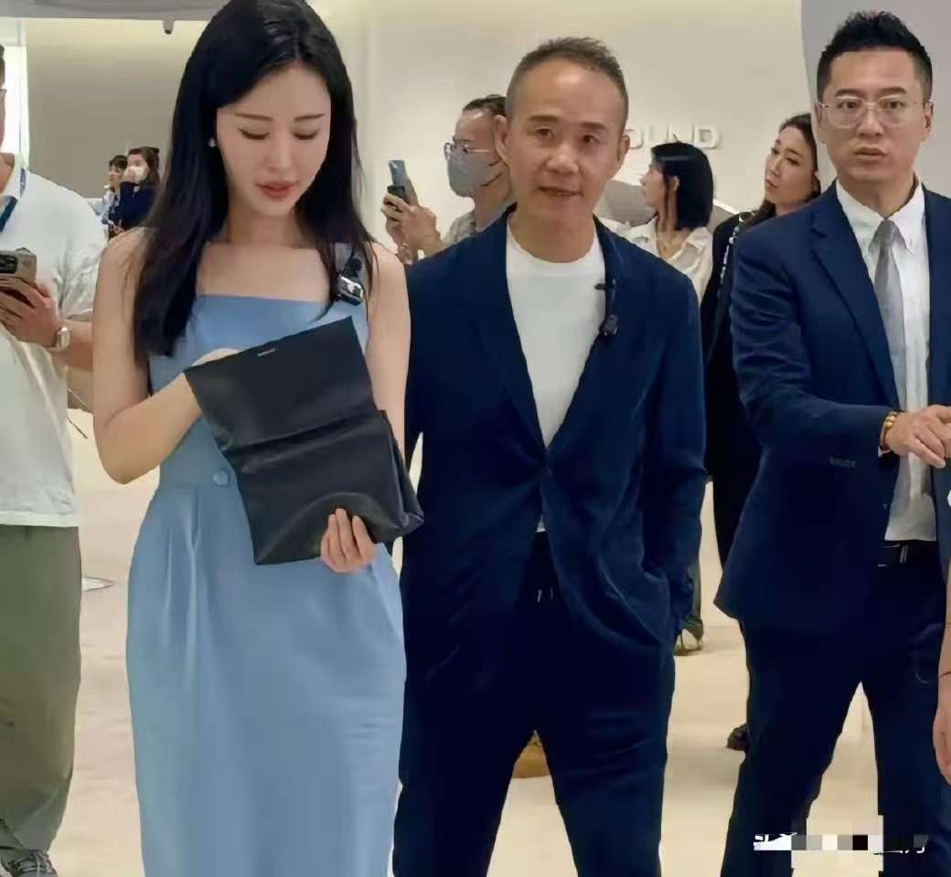 王石婚姻亮红灯？田朴珺清空社媒合影，商业版图早已切割