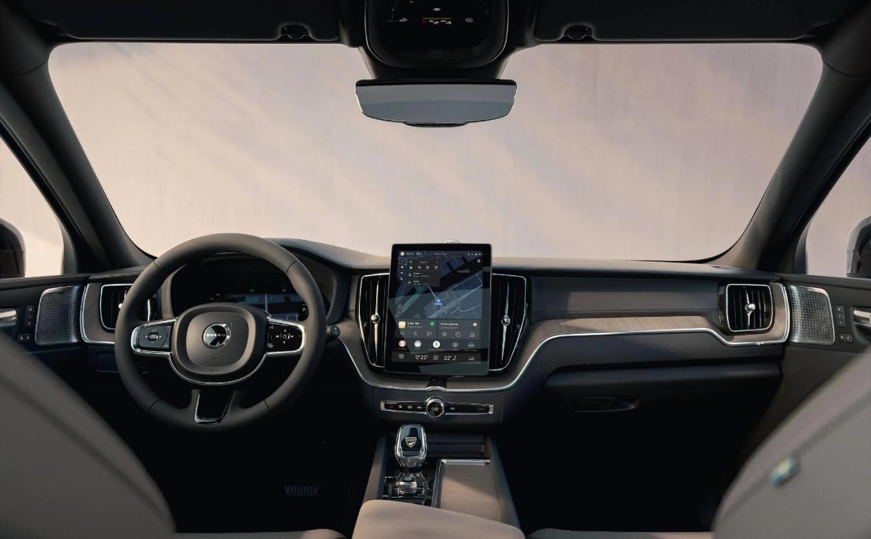 沃尔沃放大招:XC60 B5英国开售,配空气悬架+雷神之锤大灯