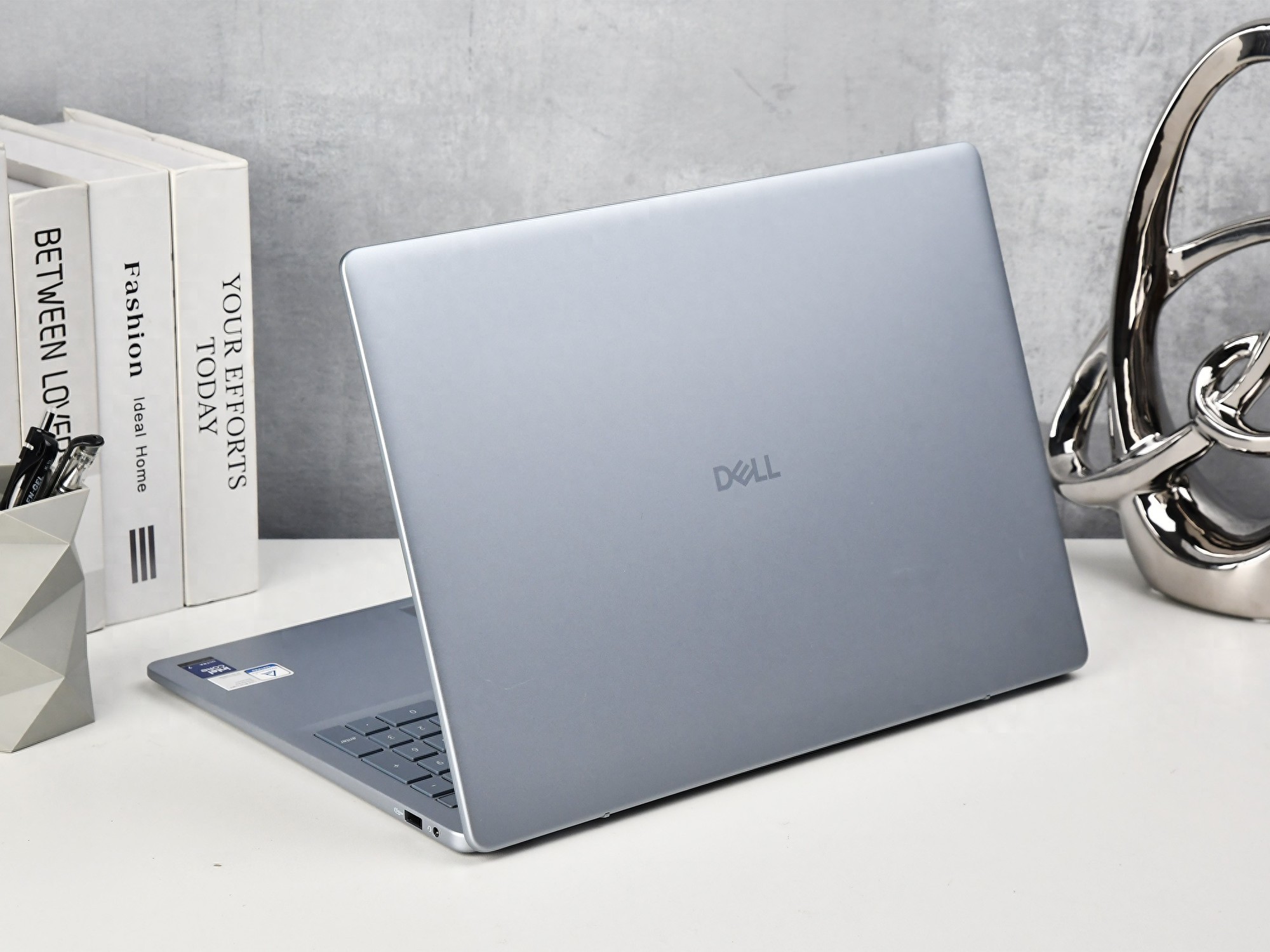 17小時續航的16英寸輕薄大屏本 上手體驗Dell 16 Plus