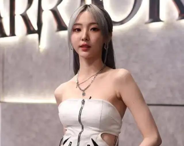 吃着中国饭!扭头在国外吐槽中国厕所脏,400万女星人设彻底崩塌