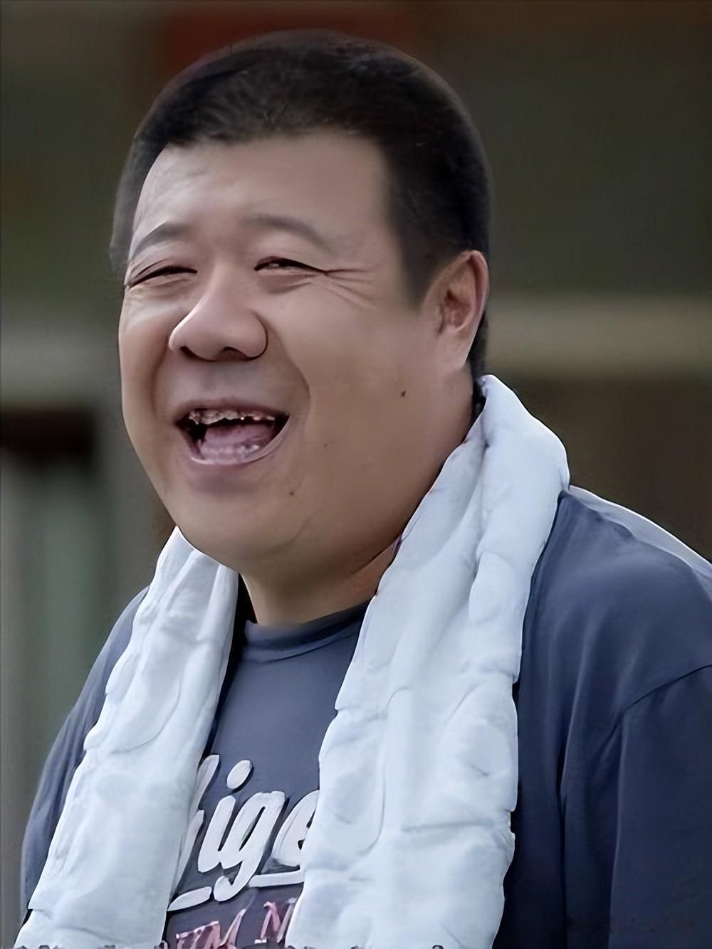 喝酒毁掉2段婚姻，如今瘦到脱相，“许大马棒”秦卫东戒掉酒了吗