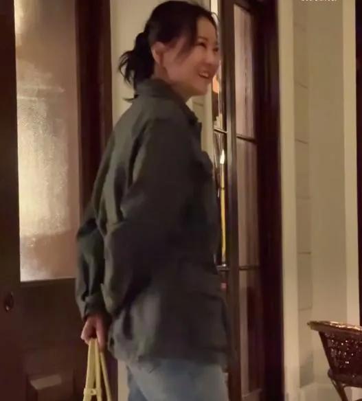 消失半年贾玲庆生照曝光！瘦到认不出，这状态直接封神？