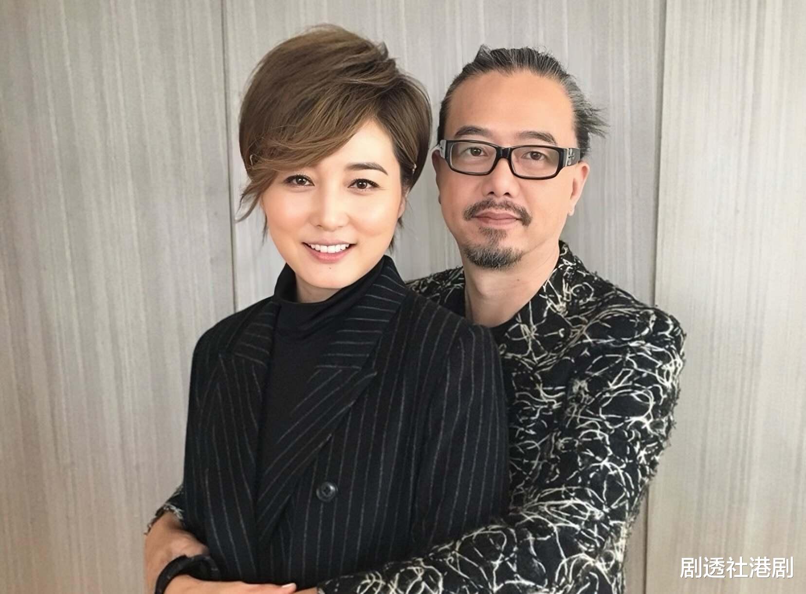 香港知名男星满头白发不修边幅,看上去老了十岁,网友直呼不敢认