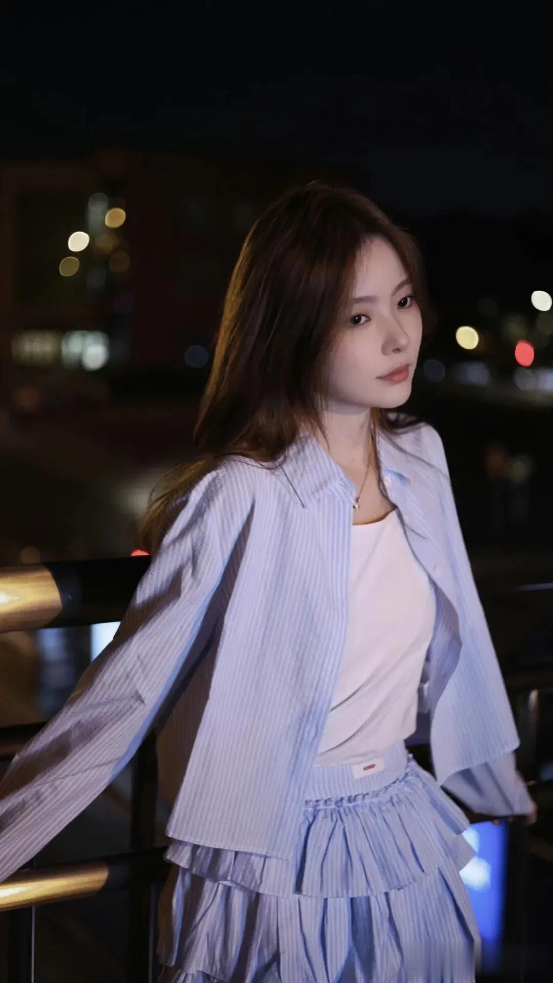 这才是真·纯欲风!陈卓璇穿搭随性不刻意,学起来!