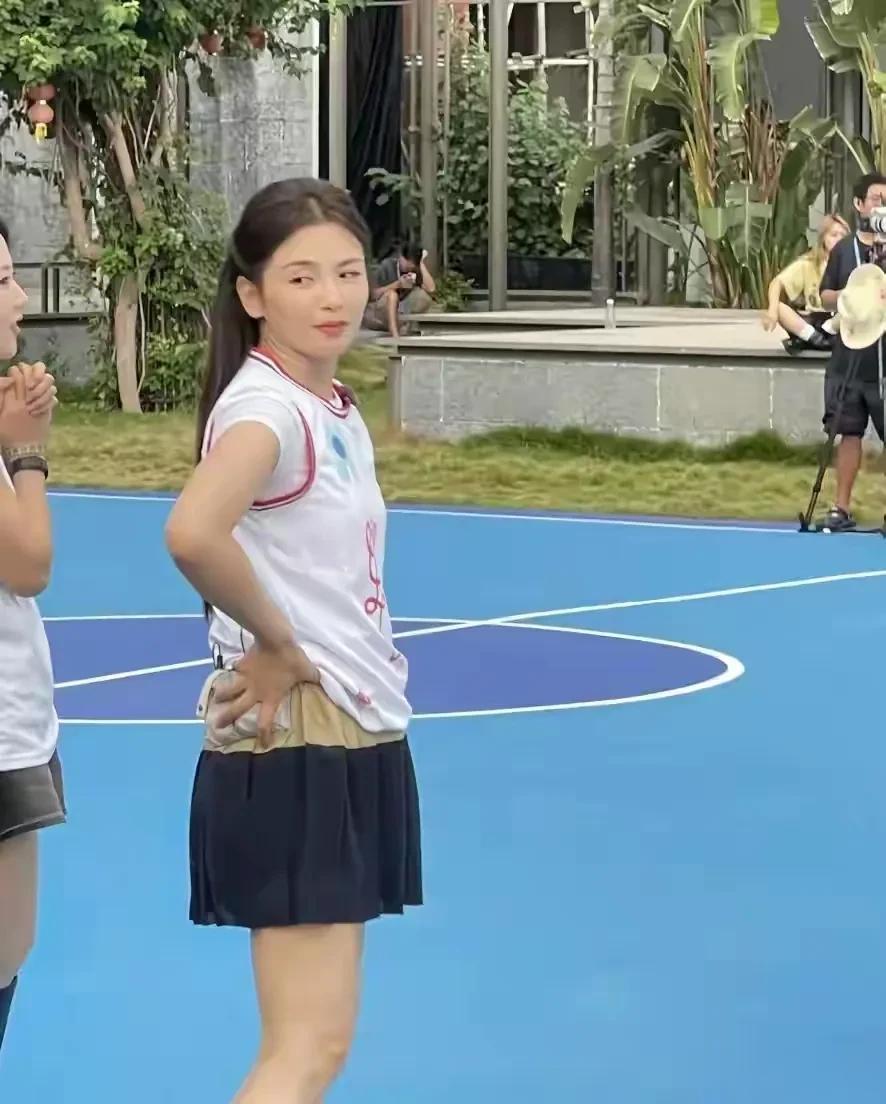 47岁刘涛打篮球，生图下颜值身材大揭秘，真的没有那么年轻漂亮