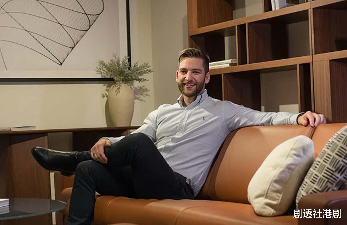 香港知名女星再度怀孕，挺八个月孕肚打网球，疑和外籍男友秘密结婚