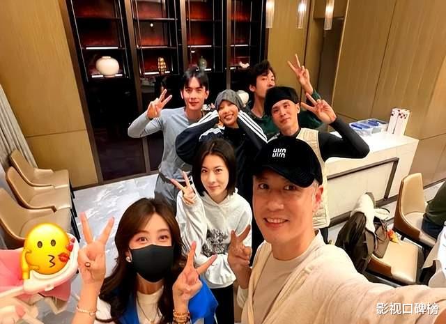 任重46岁生日，夫妻俩撒狗粮，退圈多年孙骁骁状态很好，婚姻幸福