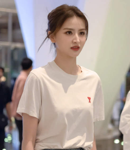 热搜爆了，知名女星官宣退圈！